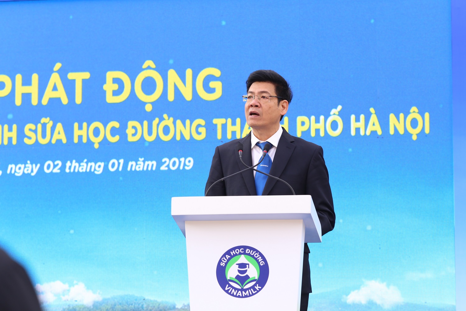 Hà[-]Nội[-]đồng[-]loạt[-]cho[-]trẻ[-]em[-]uống[-]sữa[-]học[-]đường[-]từ[-]năm[-]2019